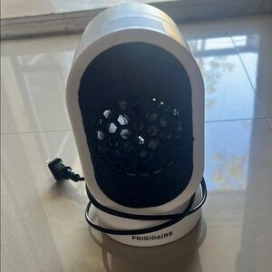 Frigidaire Compact White and Black Heater